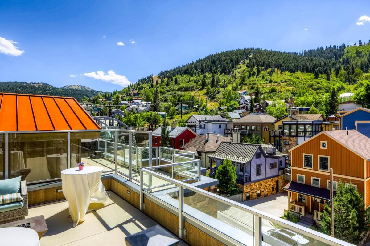 Popular attractions Area Nearby Property